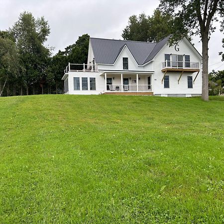 Gray'S Manor - Lake Memphremagog Apartment Newport Exterior foto