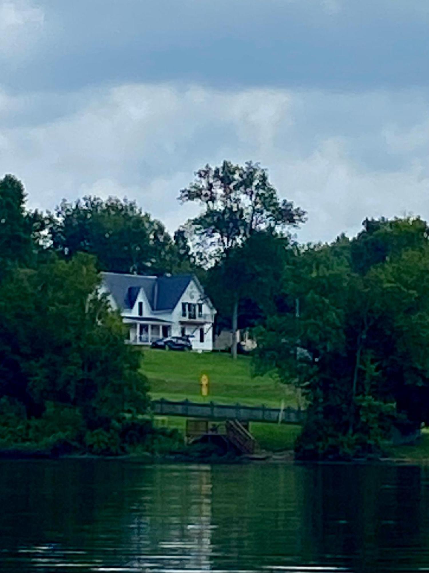 Gray'S Manor - Lake Memphremagog Apartment Newport Exterior foto