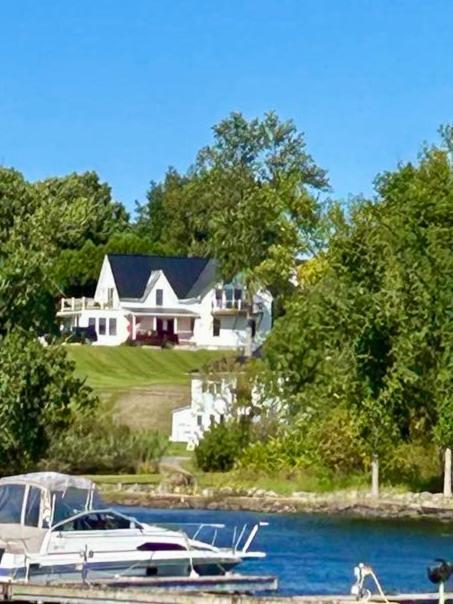 Gray'S Manor - Lake Memphremagog Apartment Newport Exterior foto